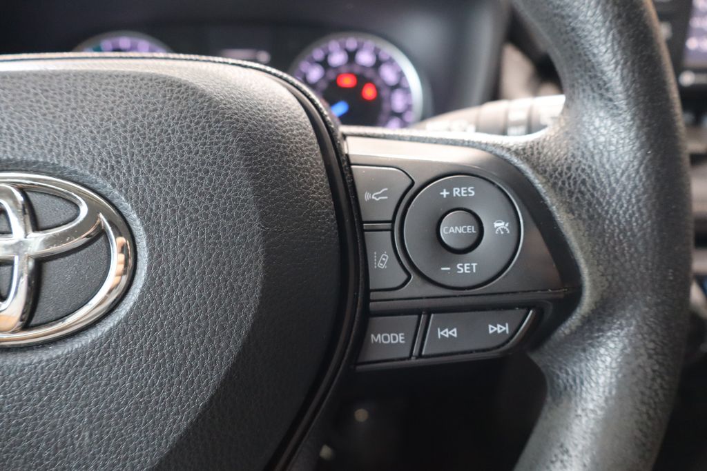 Vehicle image 21 of 44