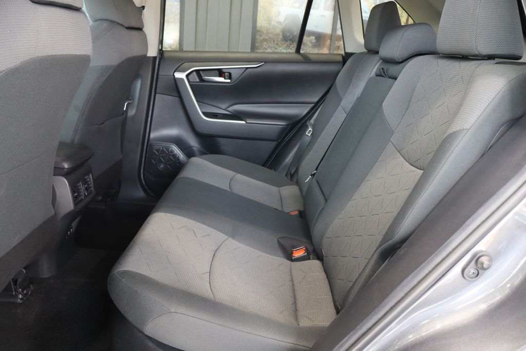 Vehicle image 9 of 44