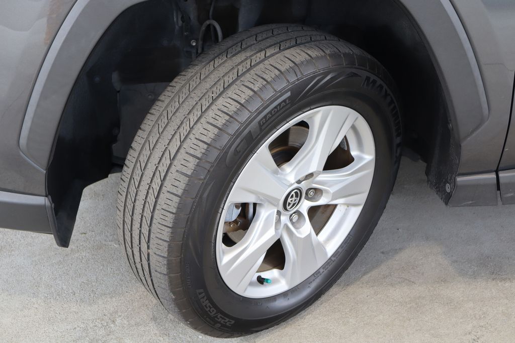 Vehicle image 37 of 44