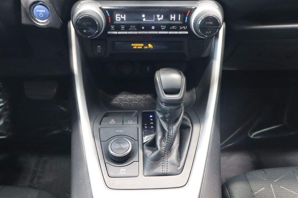 Vehicle image 34 of 44