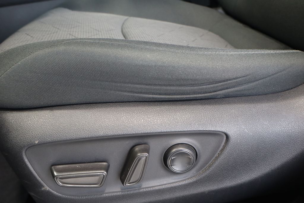 Vehicle image 16 of 44