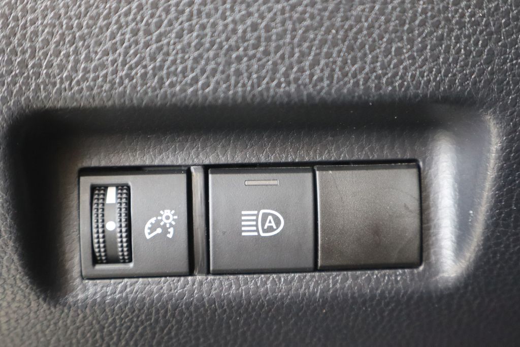 Vehicle image 15 of 44