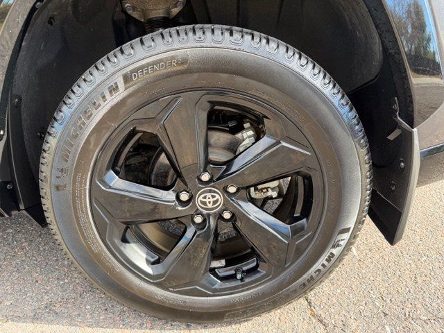 2020 Toyota RAV4 Hybrid XSE Image 13 of 45