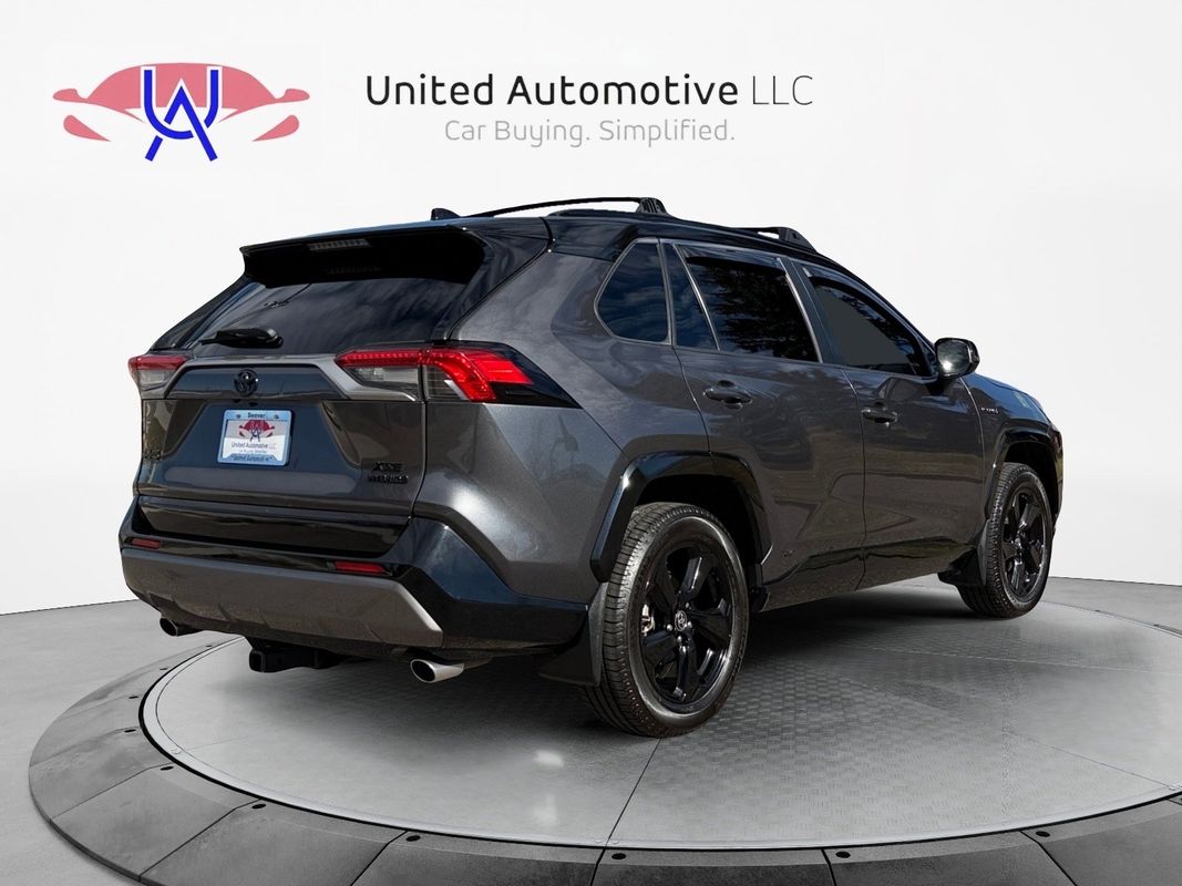 2020 Toyota RAV4 Hybrid XSE Image 5 of 45