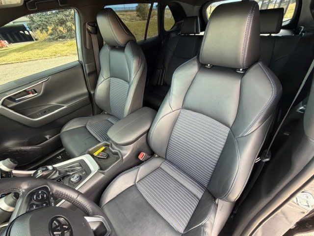2020 Toyota RAV4 Hybrid XSE Image 16 of 45