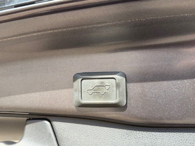 2020 Toyota RAV4 Hybrid XSE Image 28 of 45