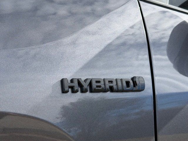 2020 Toyota RAV4 Hybrid XSE Image 33 of 45