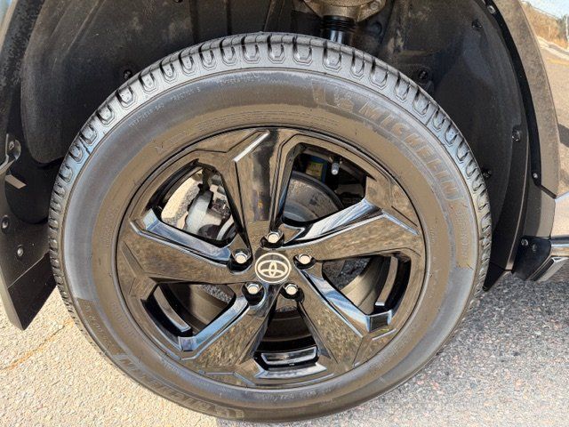 2020 Toyota RAV4 Hybrid XSE Image 12 of 45