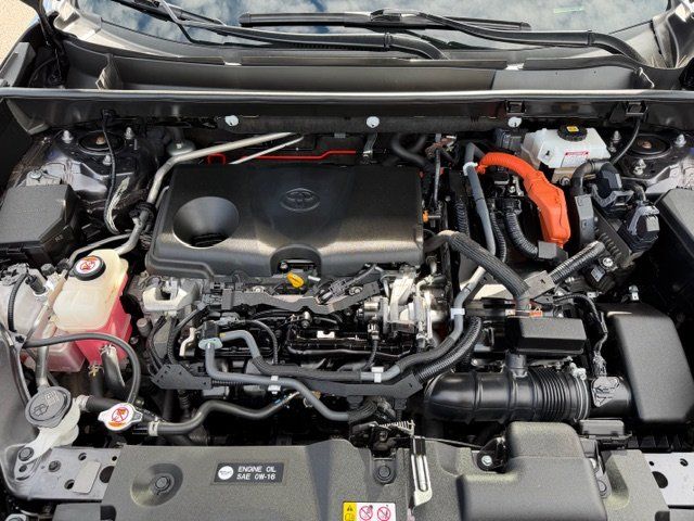 2020 Toyota RAV4 Hybrid XSE Image 9 of 45