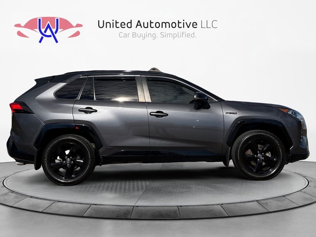 2020 Toyota RAV4 Hybrid XSE Image 4 of 45