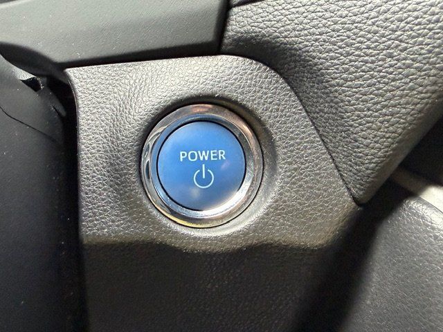 2020 Toyota RAV4 Hybrid XSE Image 27 of 45