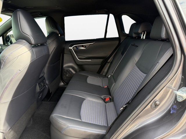 2020 Toyota RAV4 Hybrid XSE Image 19 of 45