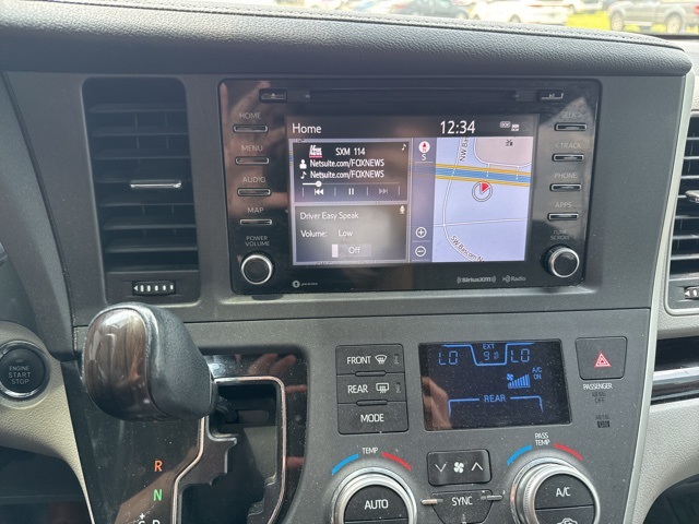 Vehicle image 8 of 21
