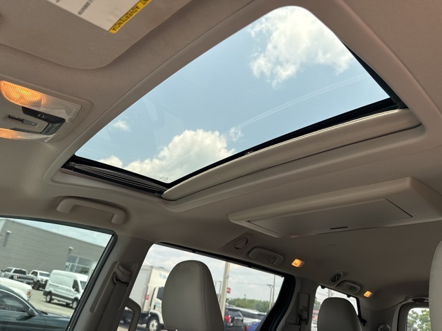 Vehicle image 20 of 21