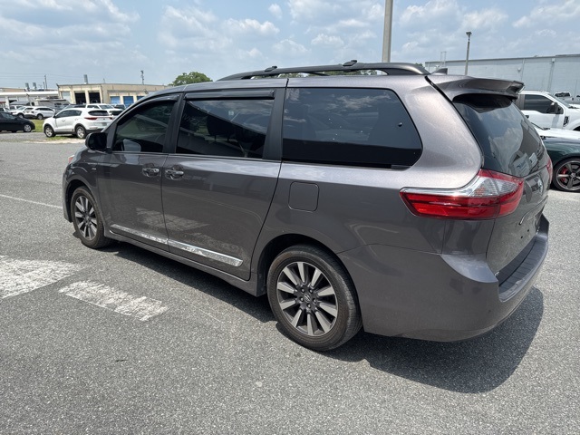 Vehicle image 6 of 21