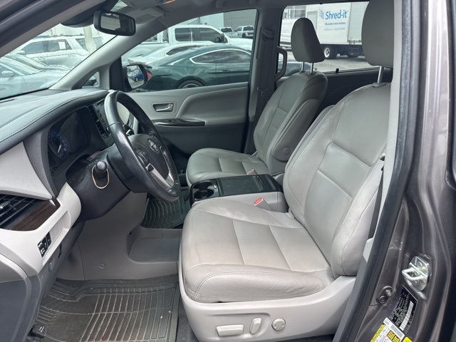 Vehicle image 13 of 21