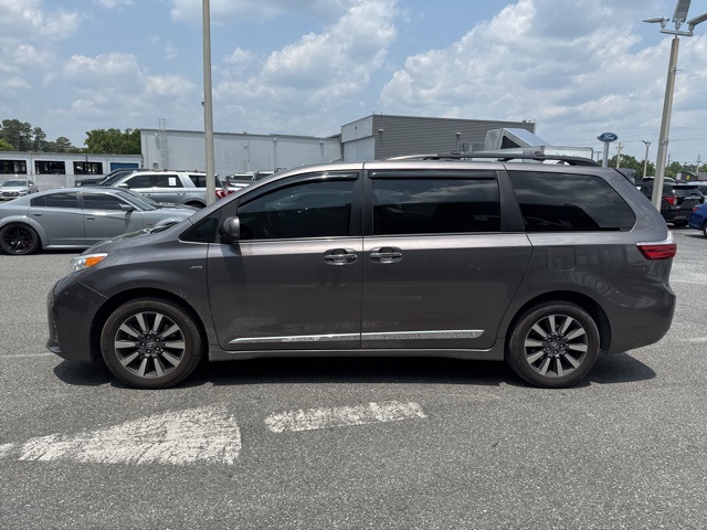 Vehicle image 7 of 21