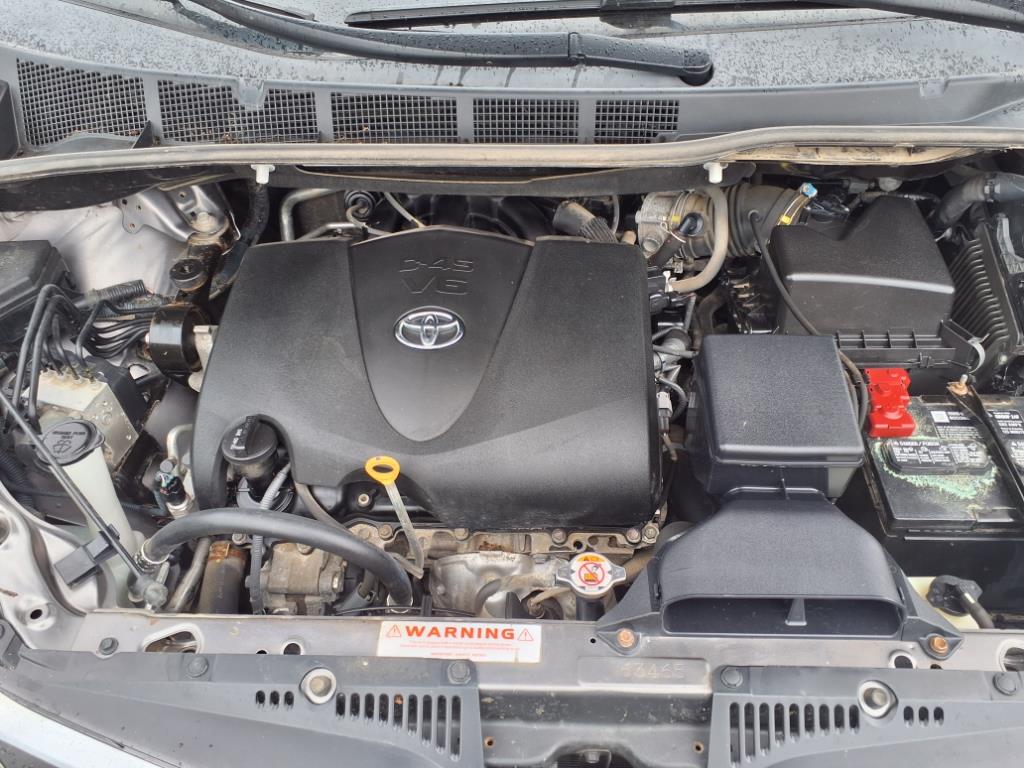 Vehicle image 9 of 30