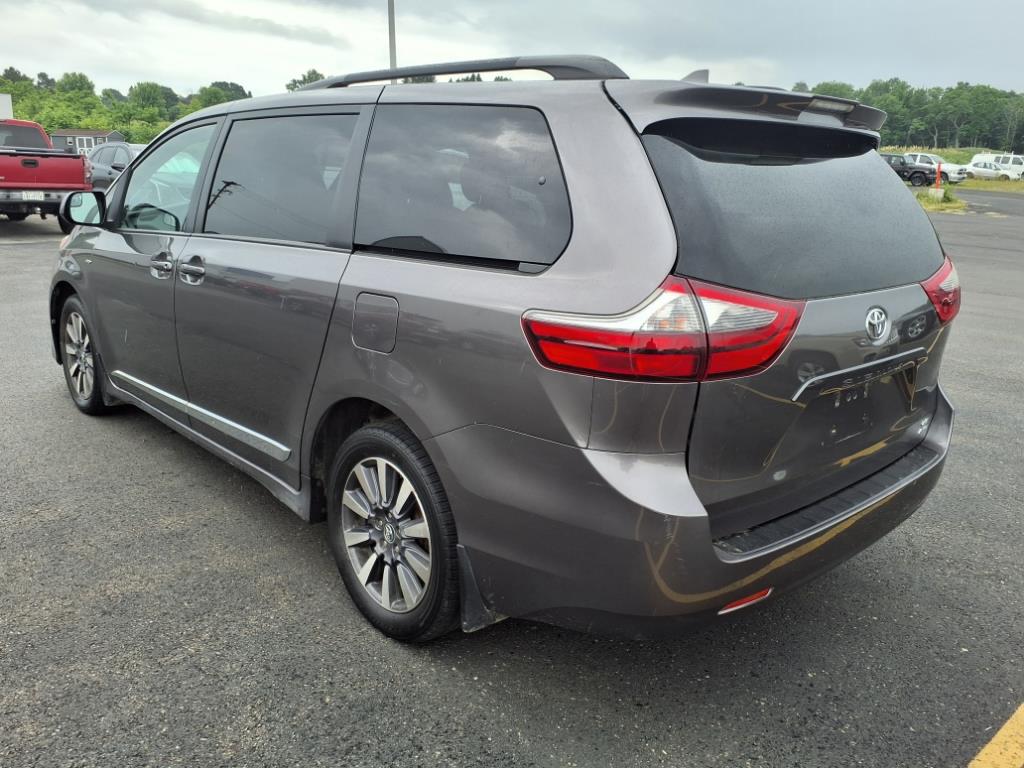 Vehicle image 8 of 30
