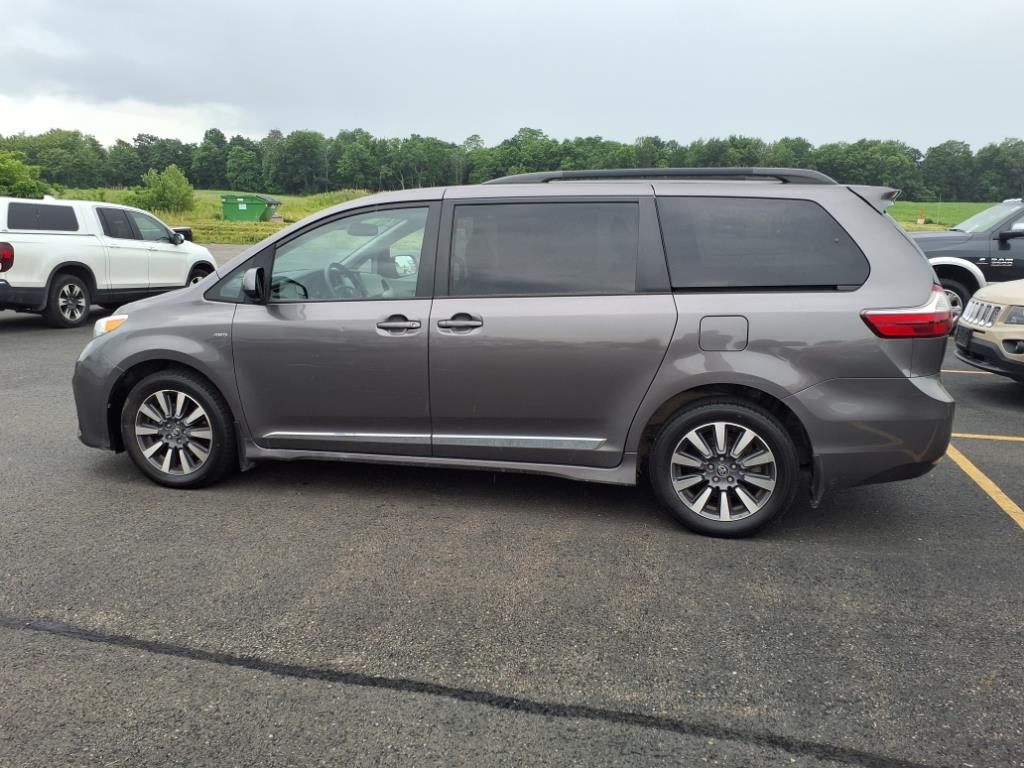 Vehicle image 7 of 30