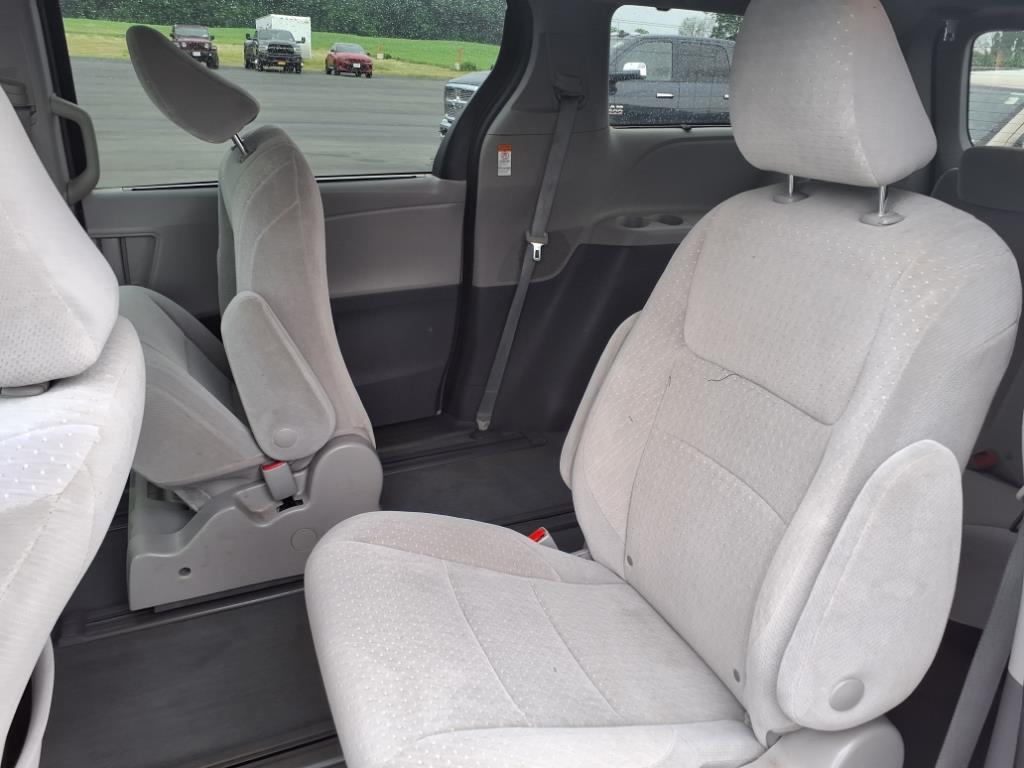 Vehicle image 12 of 30