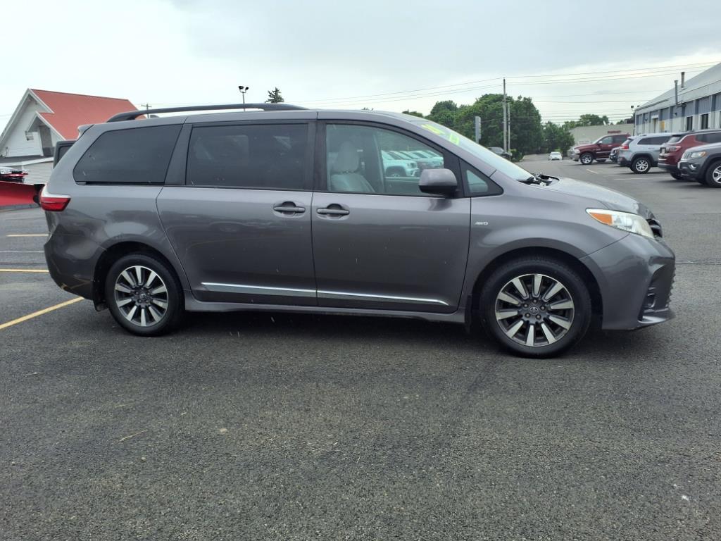 Vehicle image 4 of 30