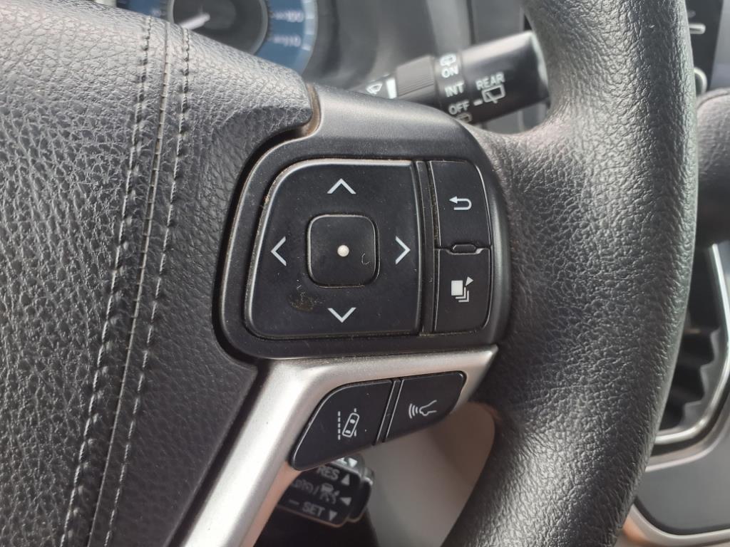 Vehicle image 24 of 30
