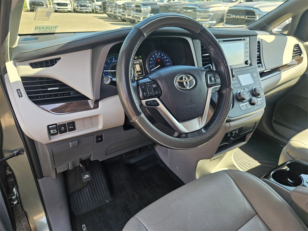 Vehicle image 13 of 33