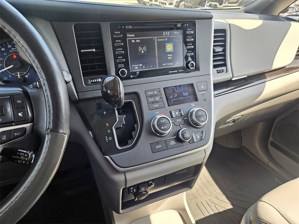 Vehicle image 23 of 33