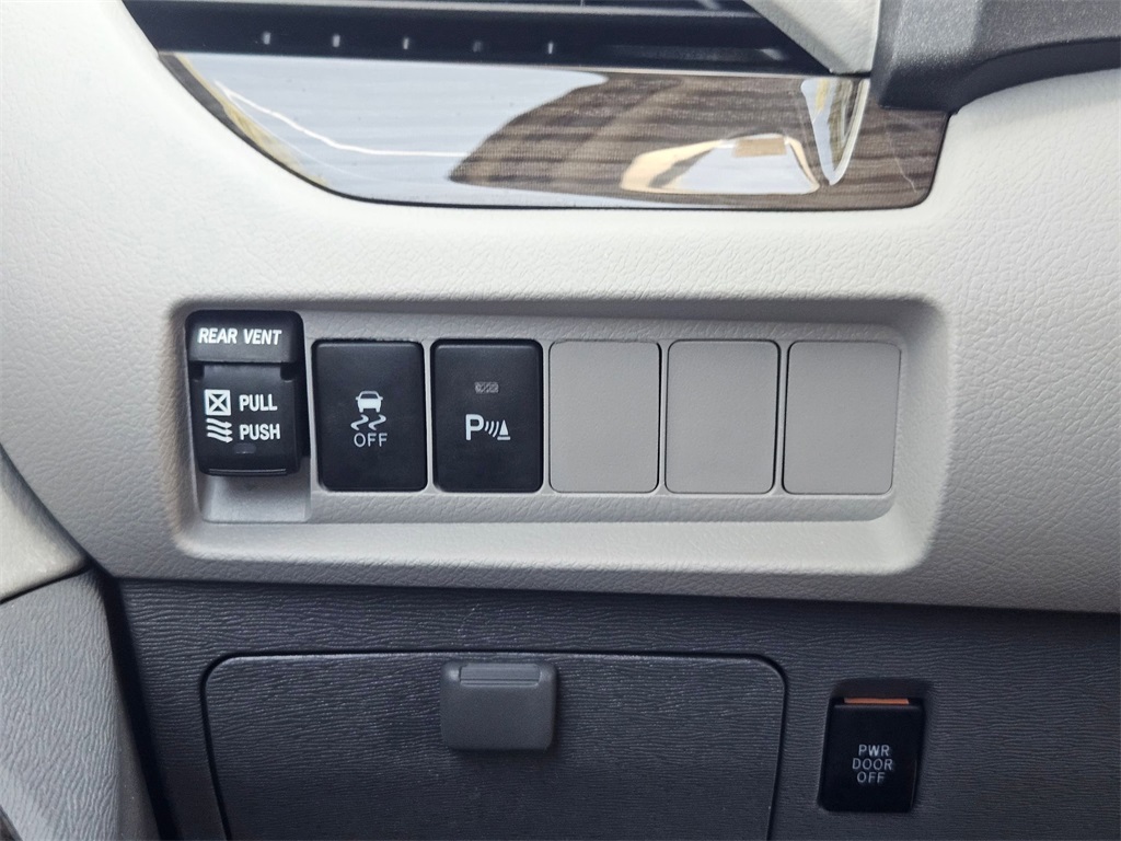 Vehicle image 22 of 33