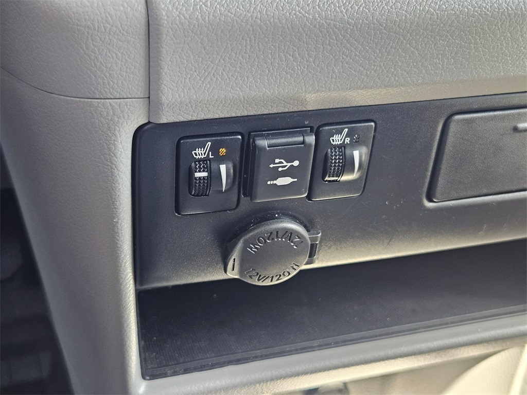Vehicle image 29 of 33