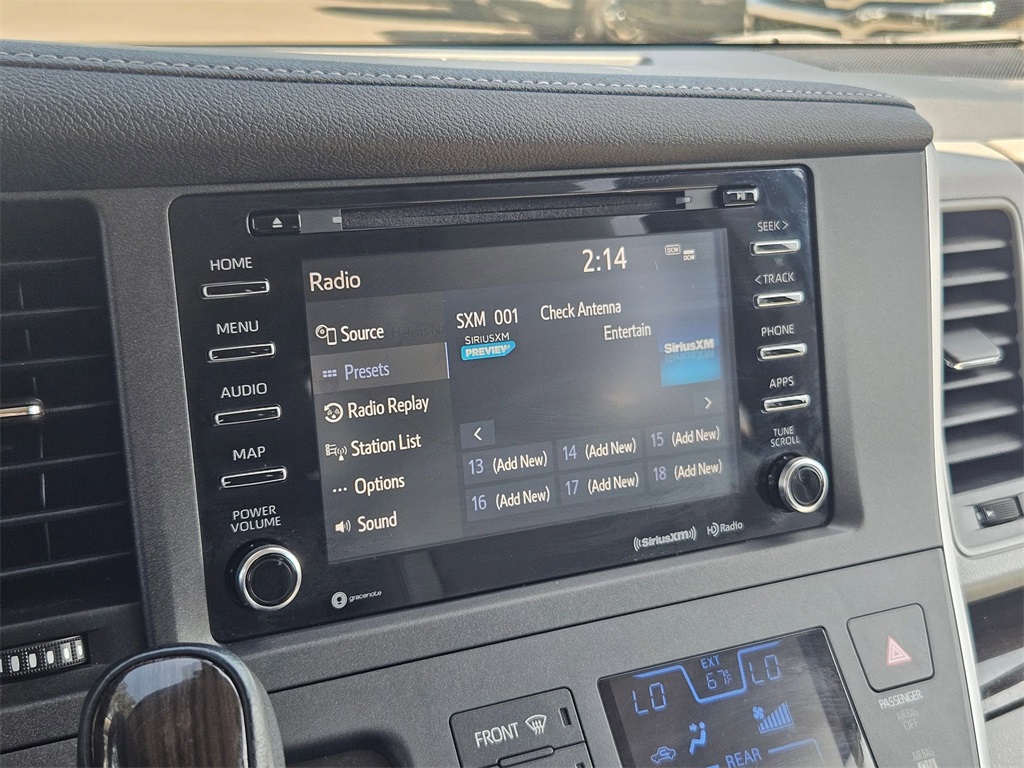 Vehicle image 27 of 33