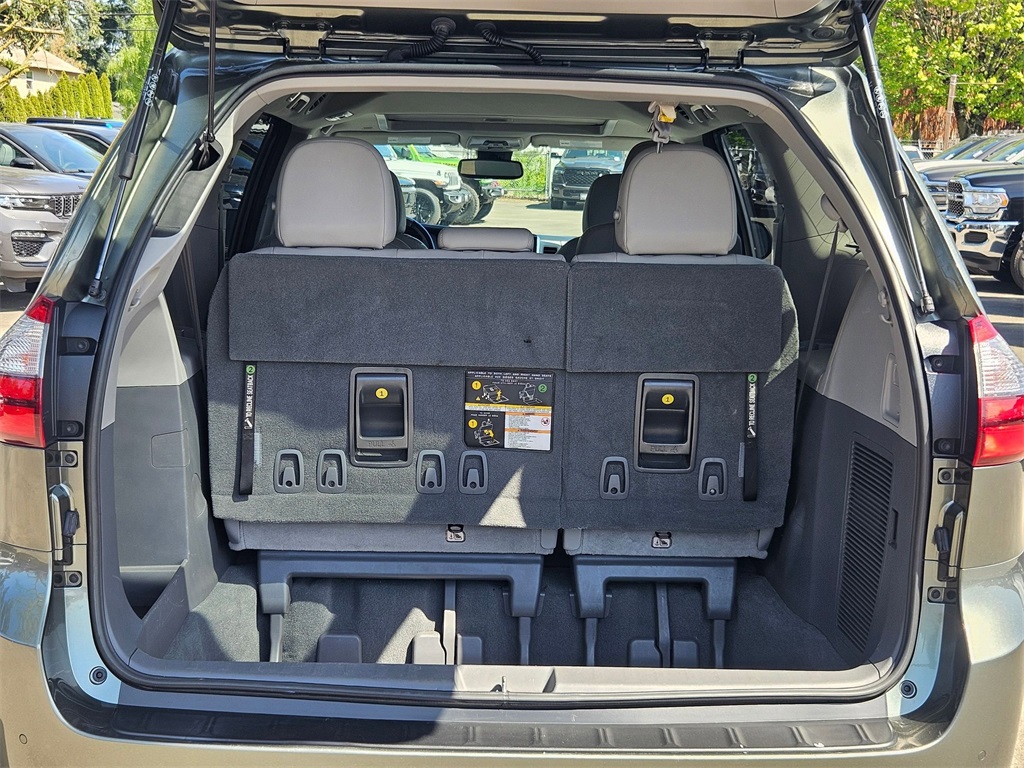 Vehicle image 10 of 33
