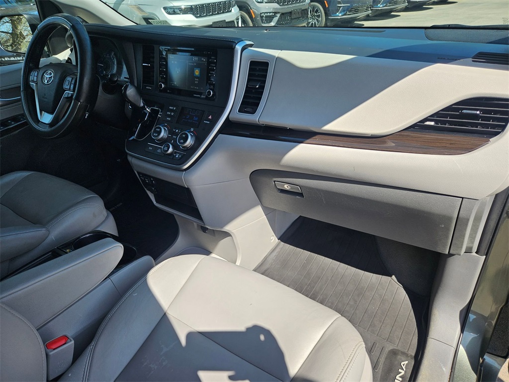 Vehicle image 20 of 33