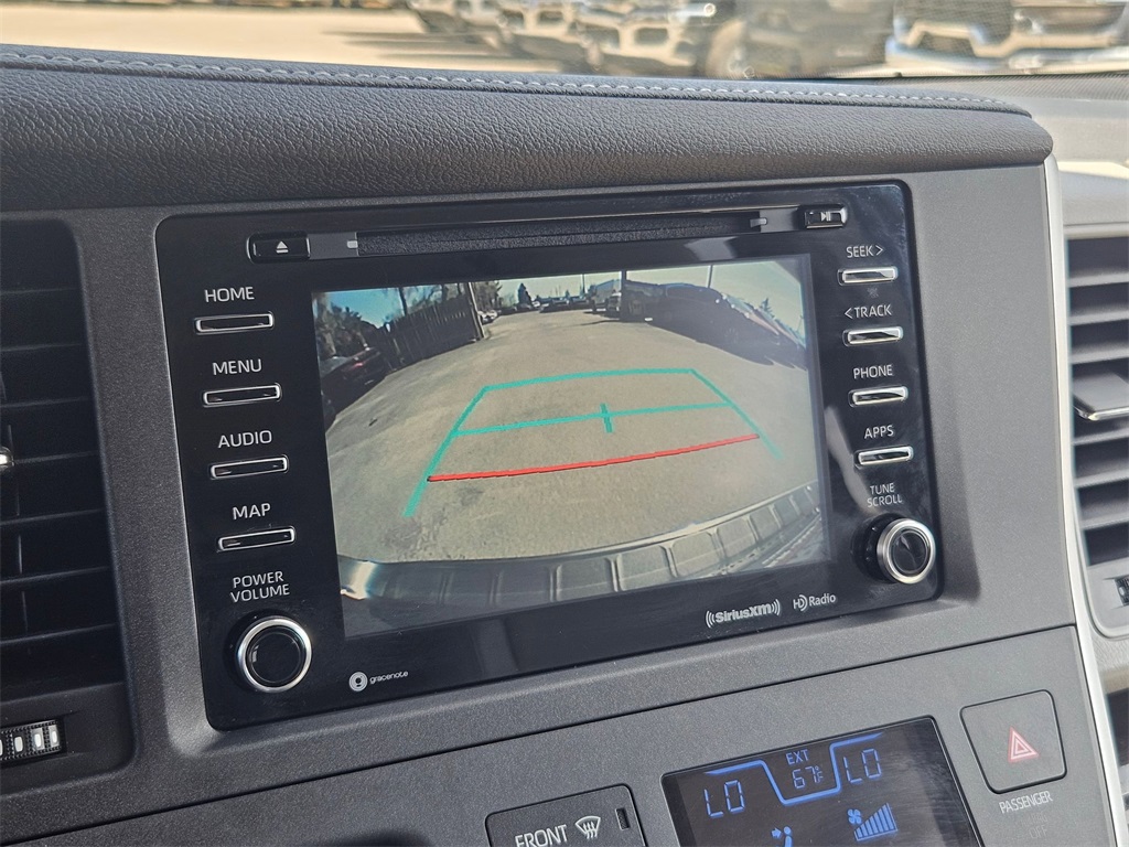 Vehicle image 25 of 33