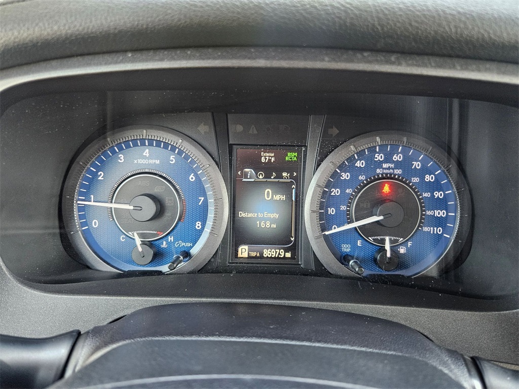 Vehicle image 21 of 33