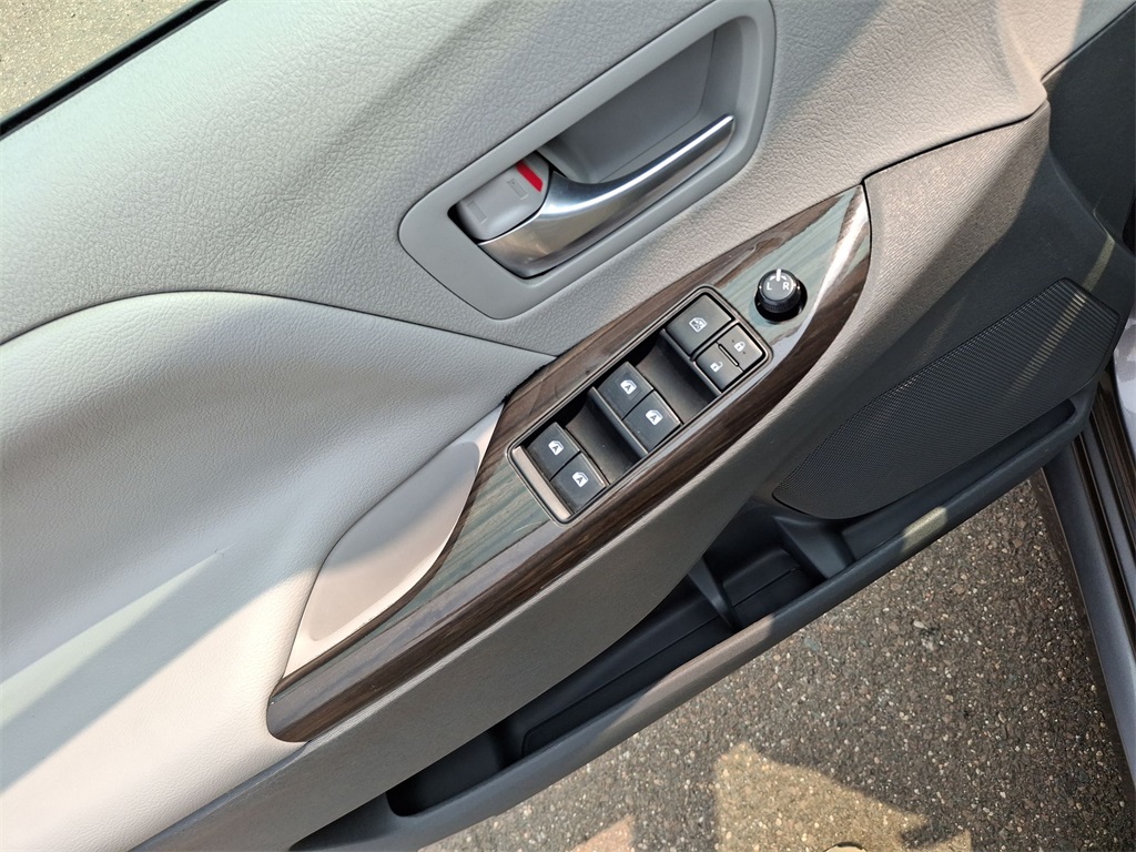 Vehicle image 15 of 26