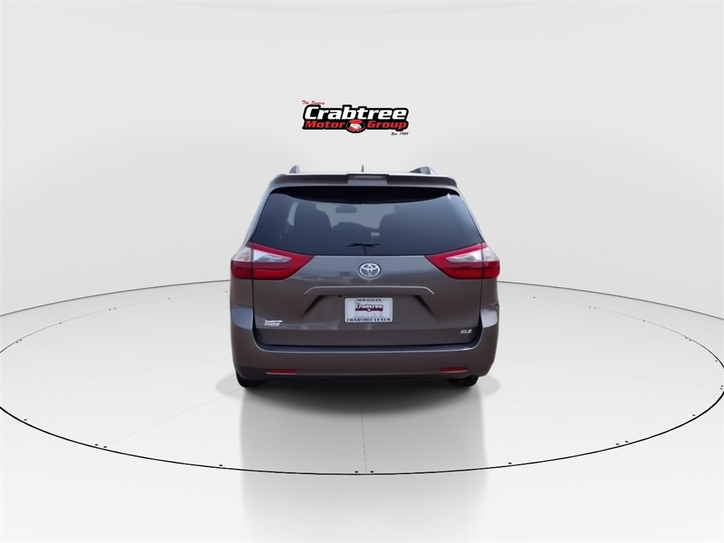 Vehicle image 7 of 26