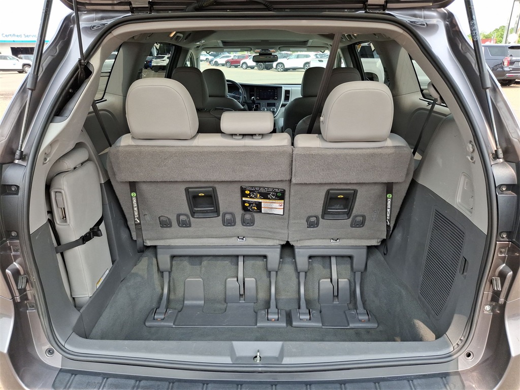 Vehicle image 20 of 26