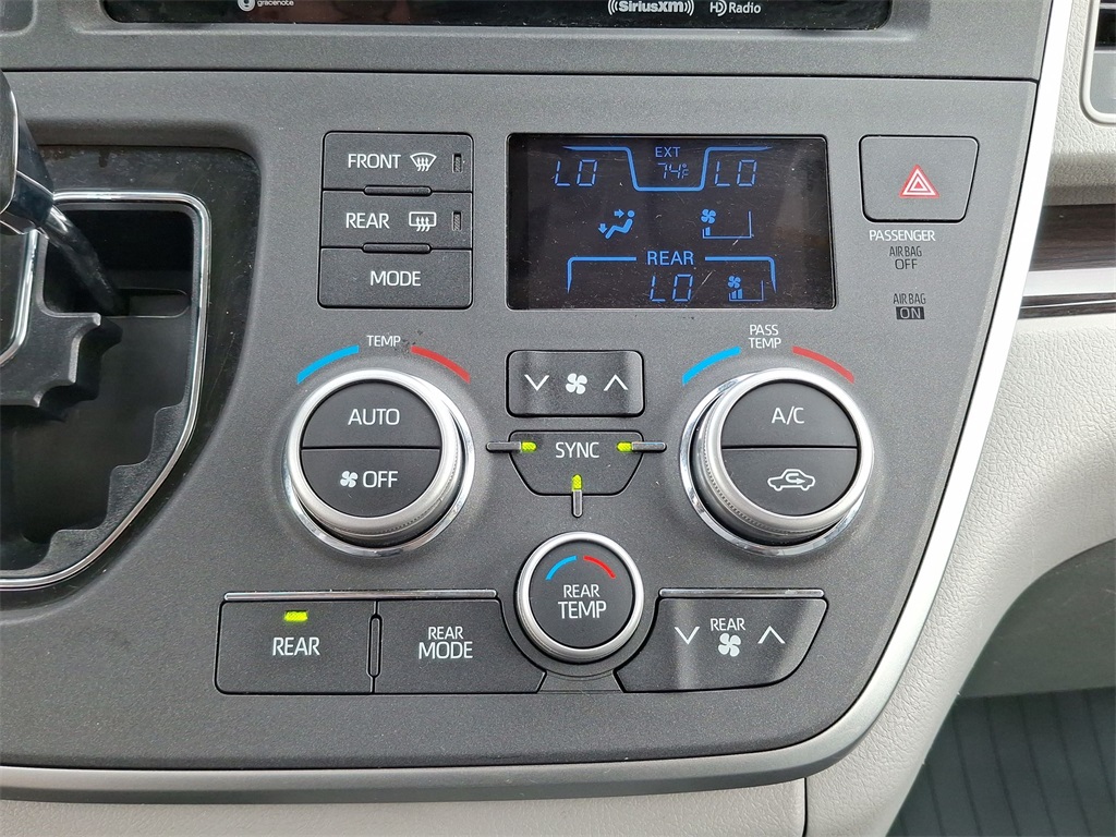 Vehicle image 17 of 26