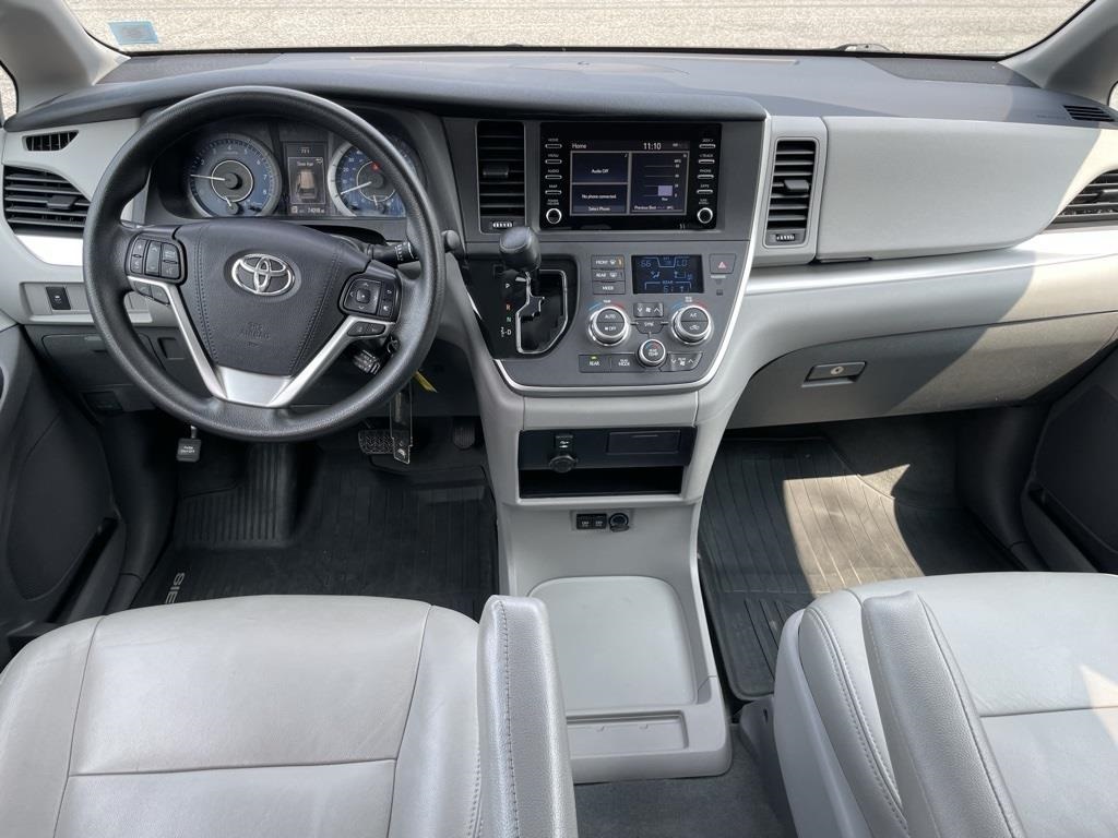 Vehicle image 9 of 27