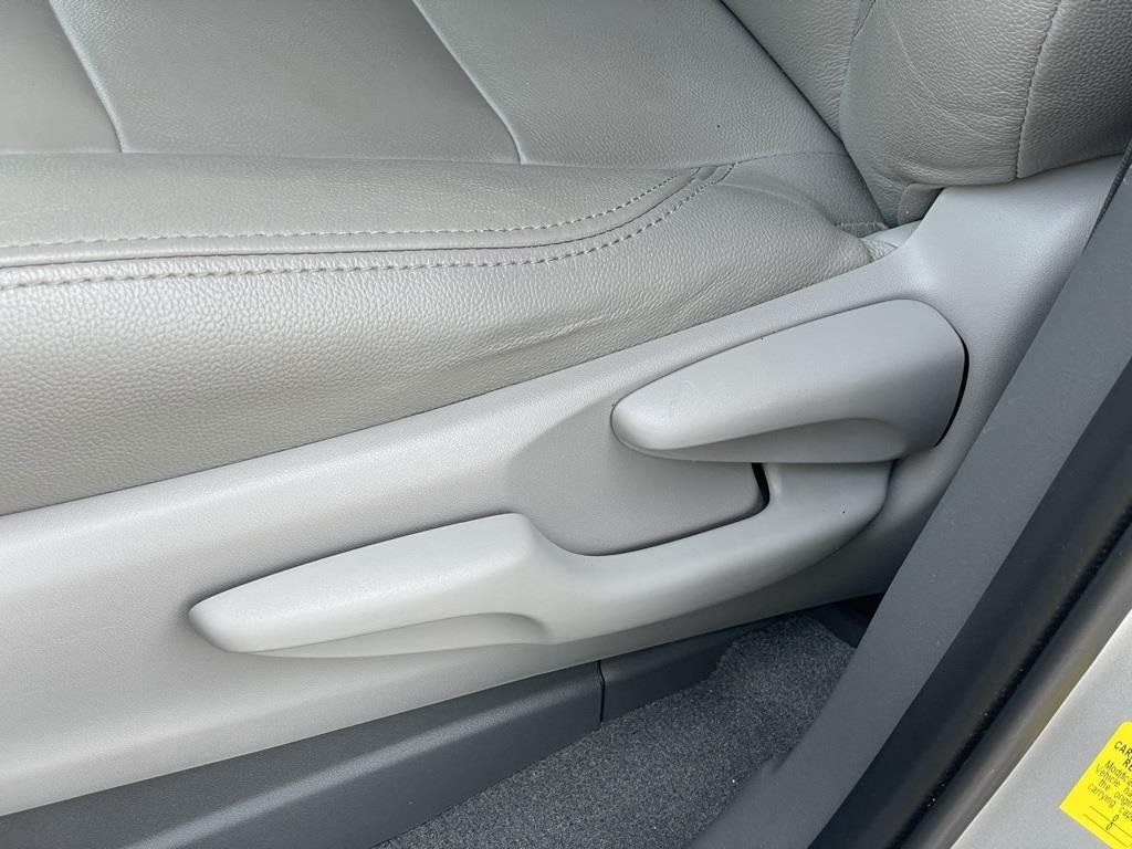 Vehicle image 24 of 27
