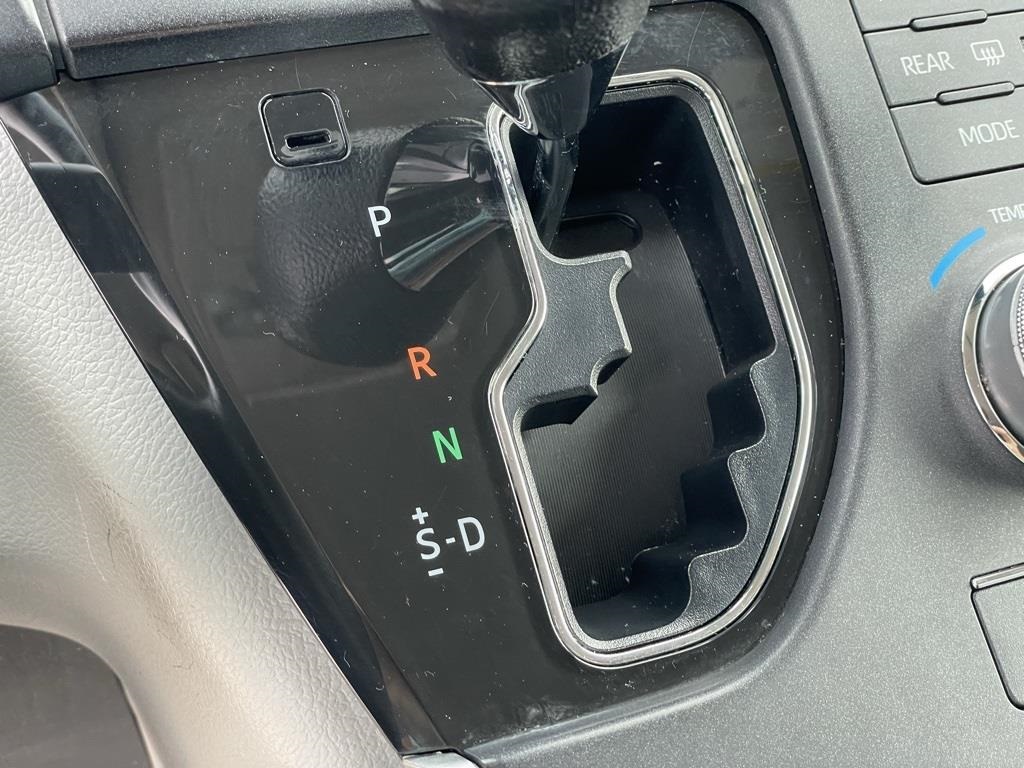 Vehicle image 25 of 27