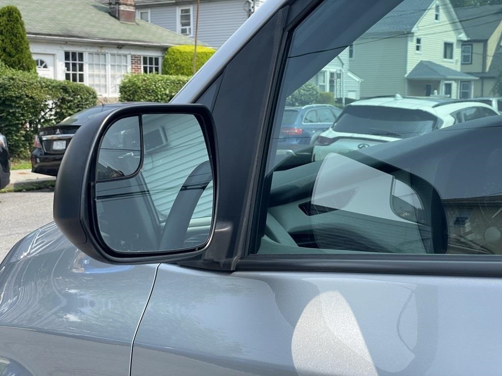 Vehicle image 12 of 27