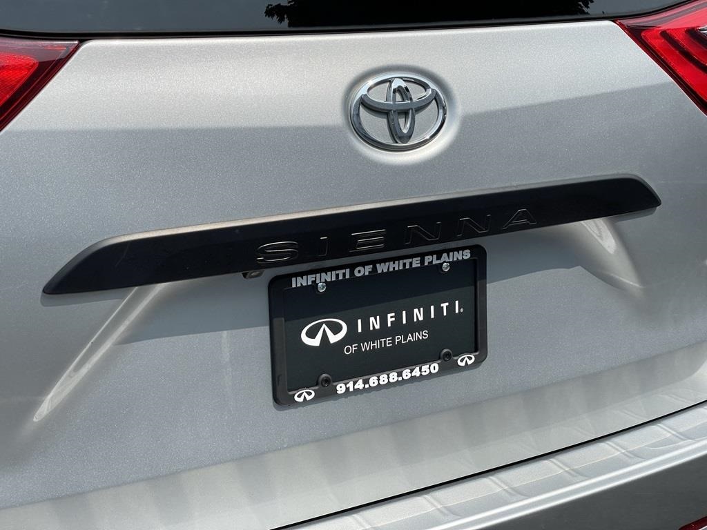 Vehicle image 16 of 27