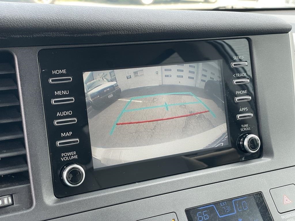 Vehicle image 13 of 27