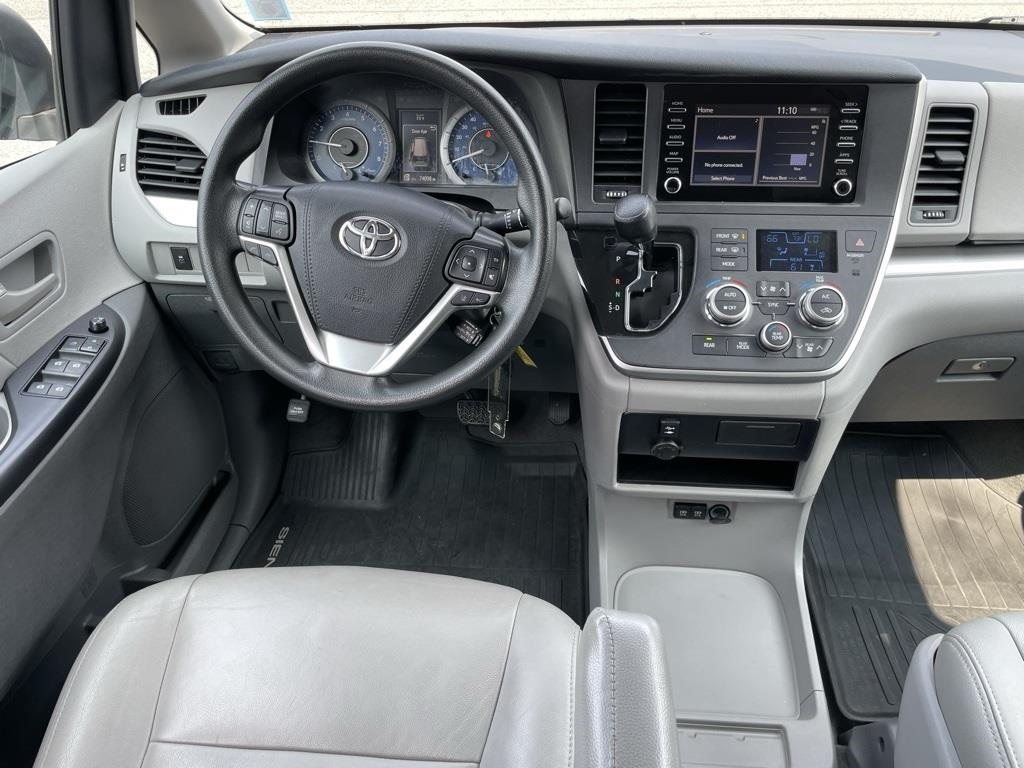 Vehicle image 10 of 27