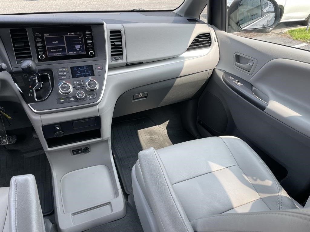 Vehicle image 11 of 27