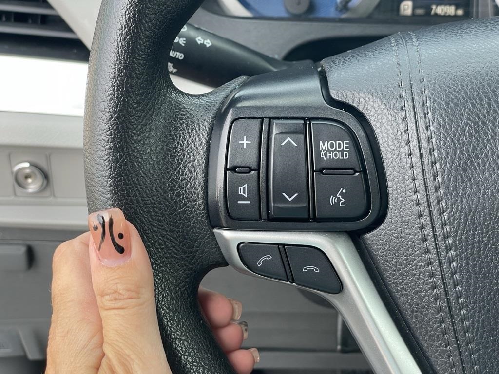 Vehicle image 22 of 27