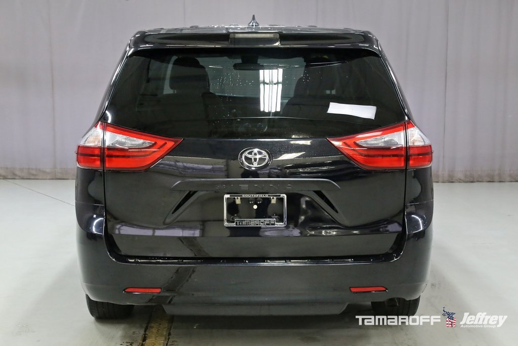 Vehicle image 6 of 22